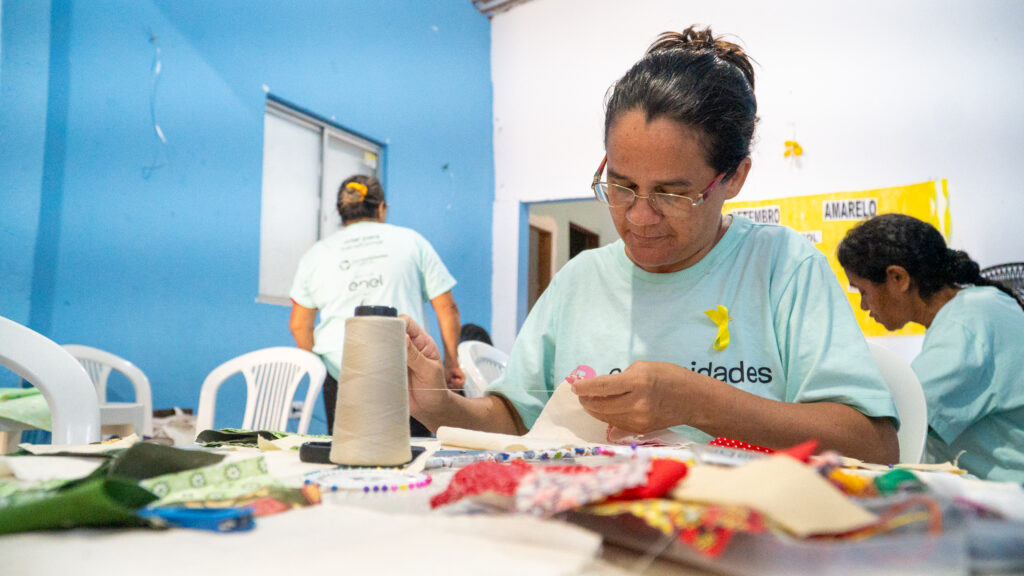 Projeto oferece capacitação em artesanato sustentável para mulheres da comunidade Serviluz