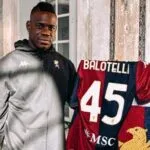 Desprezado pelo Corinthians, atacante italiano Balotelli é oficializado no Genoa