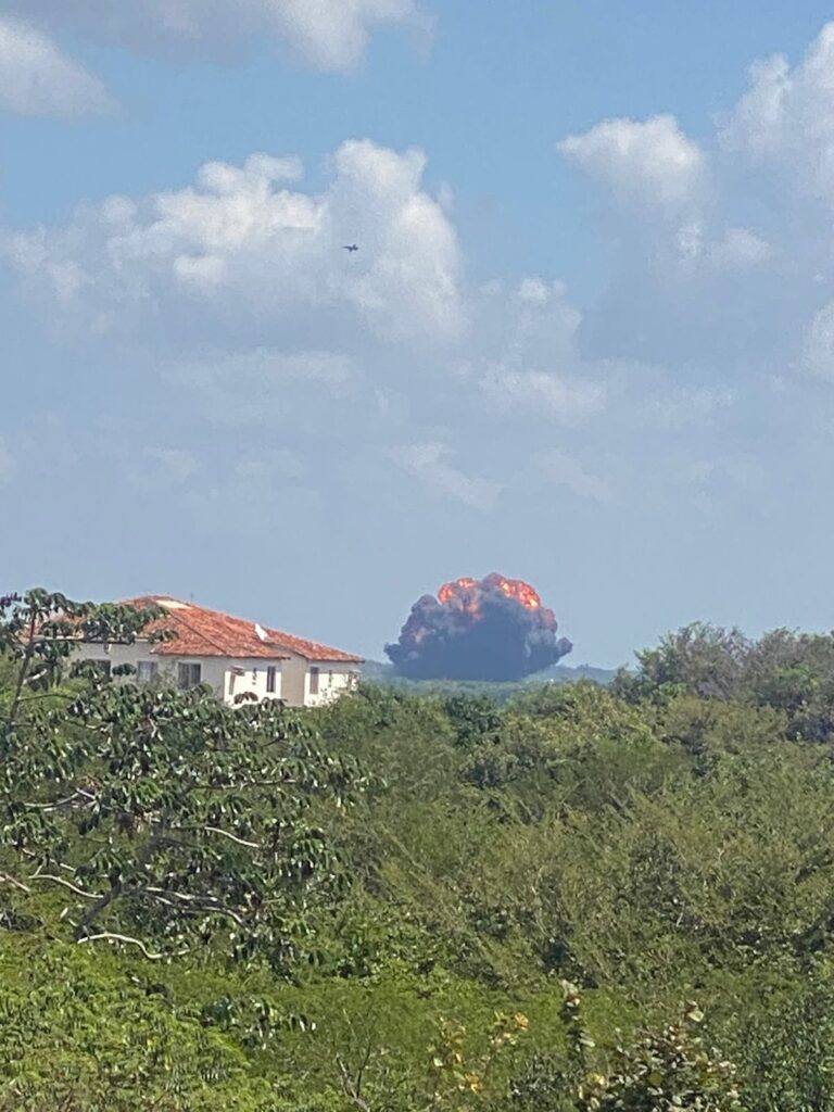 Avião cai perto da Base Aérea de Parnamirim, no Rio Grande do Norte