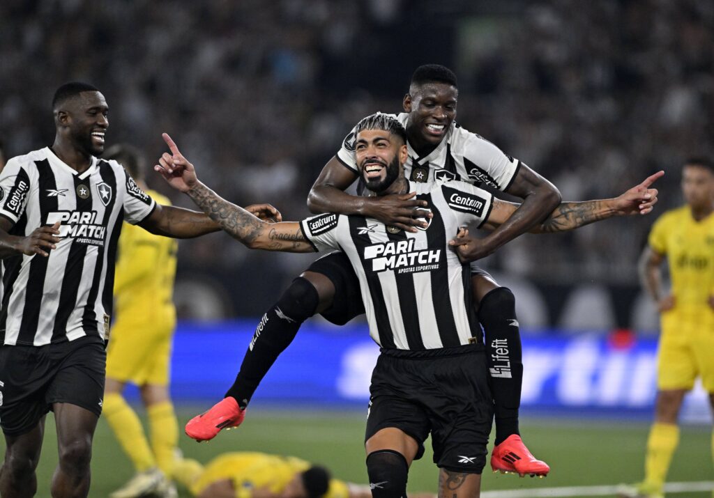 Botafogo faz 5 a 0 no Peñarol no 2º tempo e se aproxima da final da Libertadores