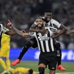 Botafogo faz 5 a 0 no Peñarol no 2º tempo e se aproxima da final da Libertadores