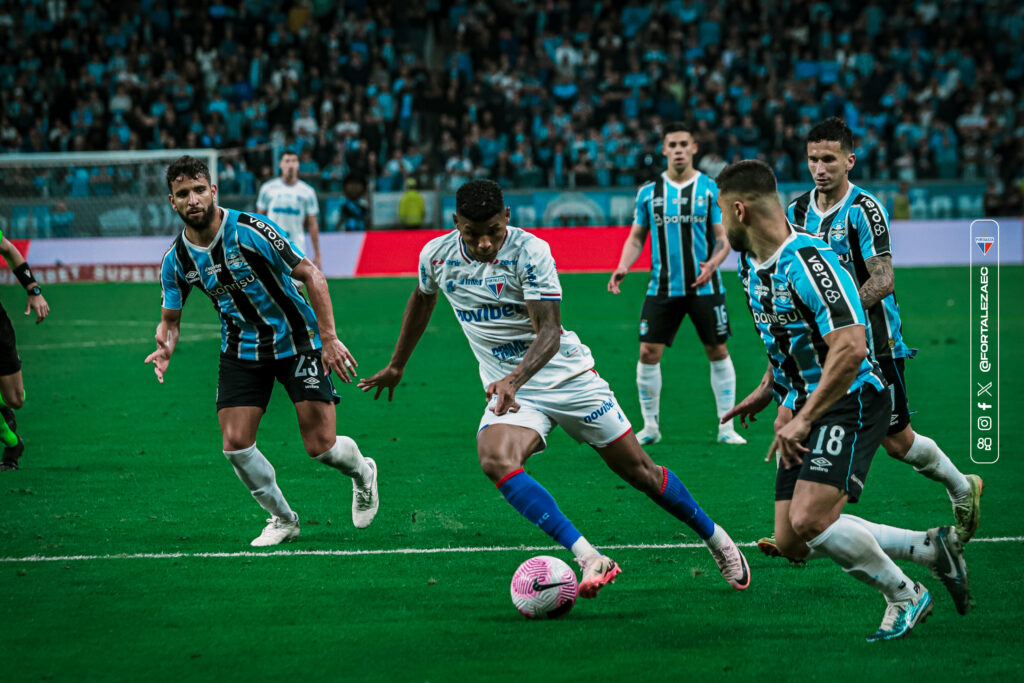 Grêmio faz 3 a 1 e impede Fortaleza de ficar na liderança do Brasileirão