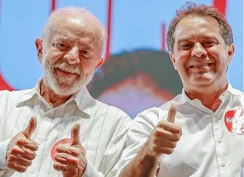 Lula posta foto com Evandro e pede eleição do petista como presente