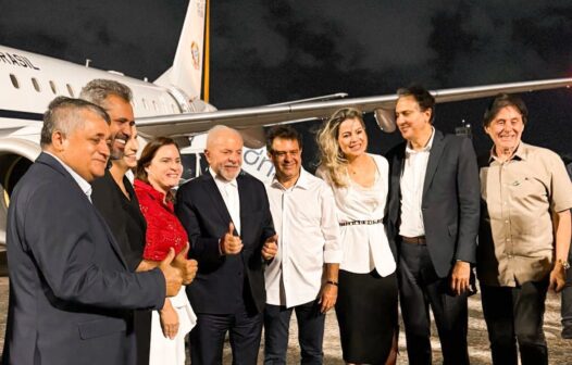 Lula chega a Fortaleza para participar de entregas do Minha Casa Minha Vida e de comício