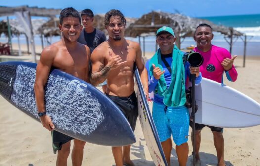 De férias, Ítalo Ferreira surfa na Praia da Leste em Fortaleza