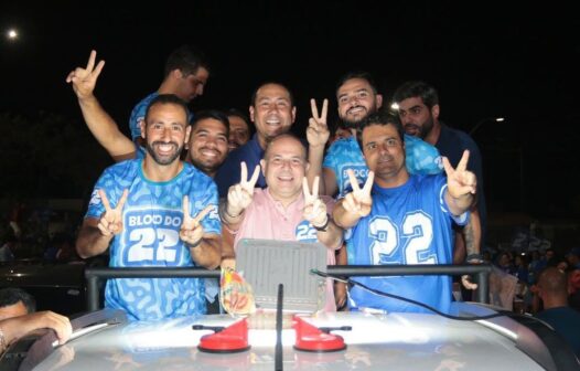 Roberto Cláudio e apoiadores realizam carreata em apoio a André Fernandes no Parque Santa Maria