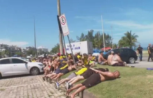 Torcedores do Peñarol saqueiam quiosques, entram em conflito com PM e vandalizam Rio