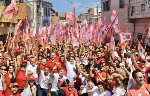 Eleições em Fortaleza: Evandro critica André por esconder Bolsonaro em campanha