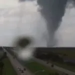 Meteorologistas enfrentam turbulência ao voar dentro do olho do furacão Milton; vídeo