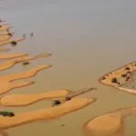 Chuva forma lagoas entre as dunas do deserto do Saara após tempestade; confira o vídeo