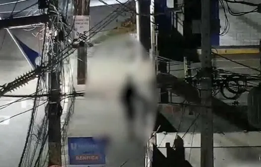 Vídeo: homem é preso em flagrante suspeito de furtar fios no Centro de Fortaleza