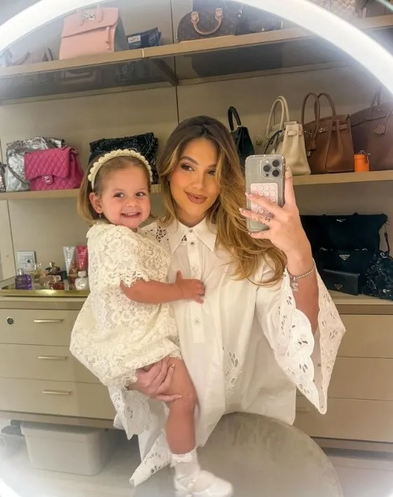 Maria Flor, filha de Virginia e Zé Felipe escolhe o próprio look