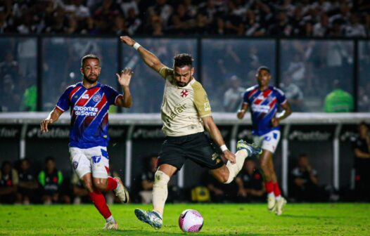 Payet faz dois, Vasco sofre susto no 2º tempo, mas vence o Bahia pelo Brasileiro