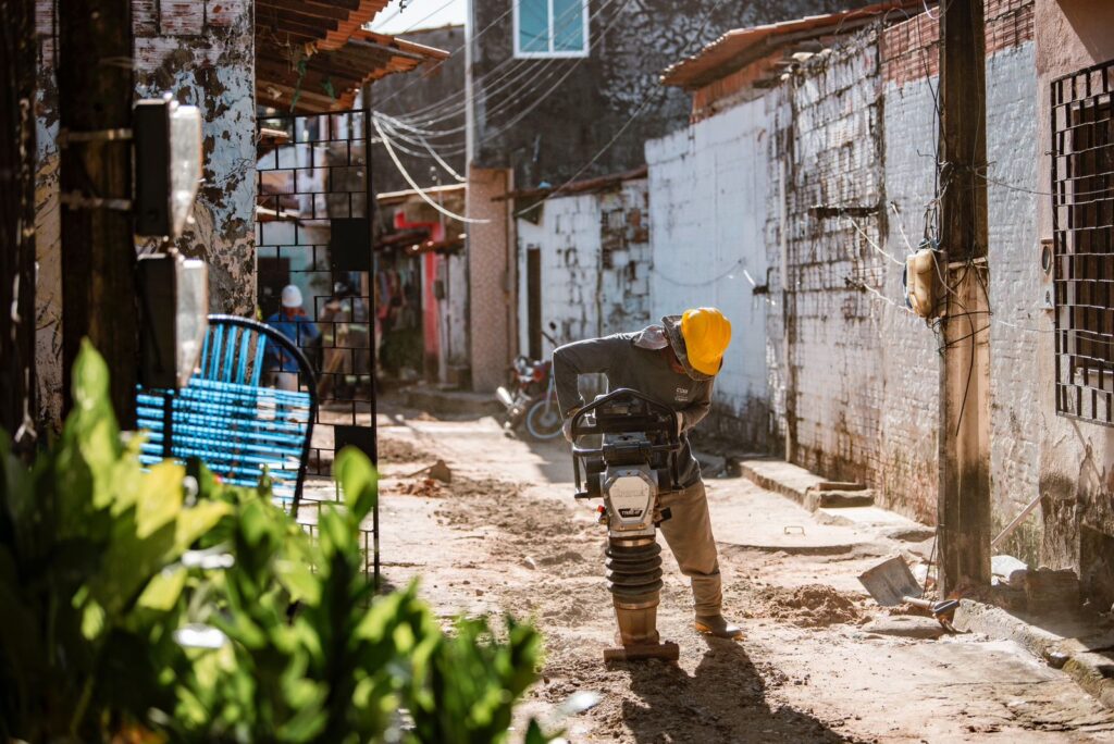 Cagece e Ambiental Ceará conectam 96 mil imóveis ao sistema de esgoto em um ano de parceria