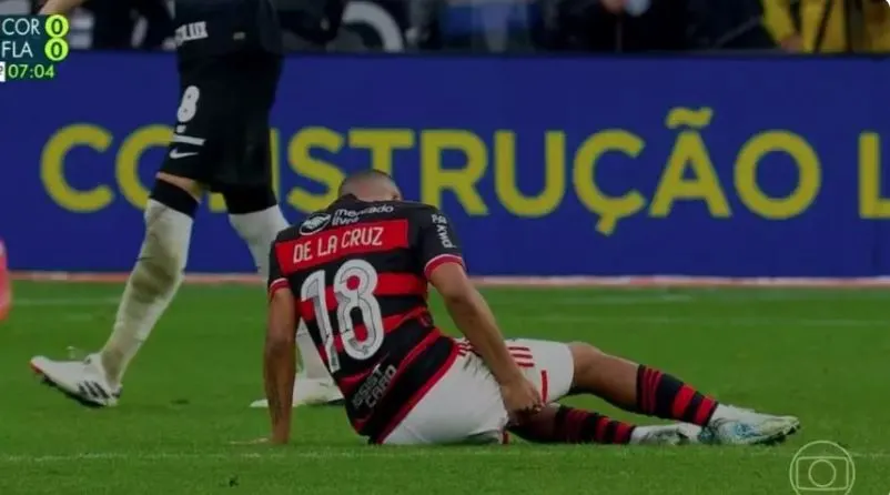 Flamengo revela lesão muscular na coxa e De la Cruz vira problema para reta final da temporada