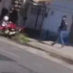 Vídeo registra saída de criminosos que mataram taxista a tiros dentro da casa da vítima