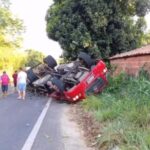 Caminhão com carregamento de repolhos capota em Ibiapina, no interior do Ceará