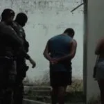 Polícia aborda grupo em atitude suspeita e encontra drogas dentro de bola de futebol