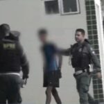 Polícia intervém e adolescente é salvo de linchamento após assaltar mulher que estava com criança