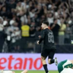 Corinthians vence clássico com o Palmeiras para se afastar do Z4