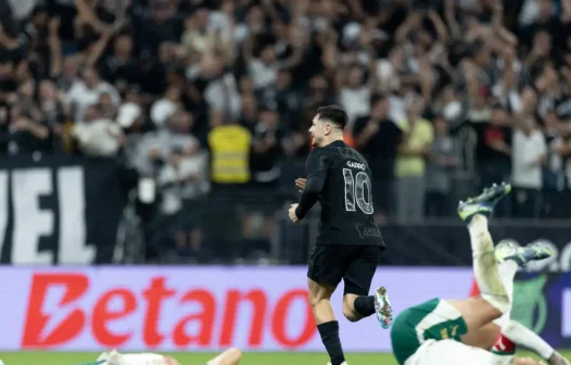 Corinthians vence clássico com o Palmeiras para se afastar do Z4