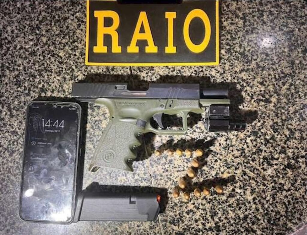 Homem é preso pela polícia com pistola de fabricação israelense em Fortaleza