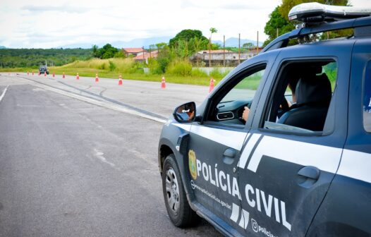 Pai e filho morrem em acidente entre moto e caminhonete e motorista foge do local