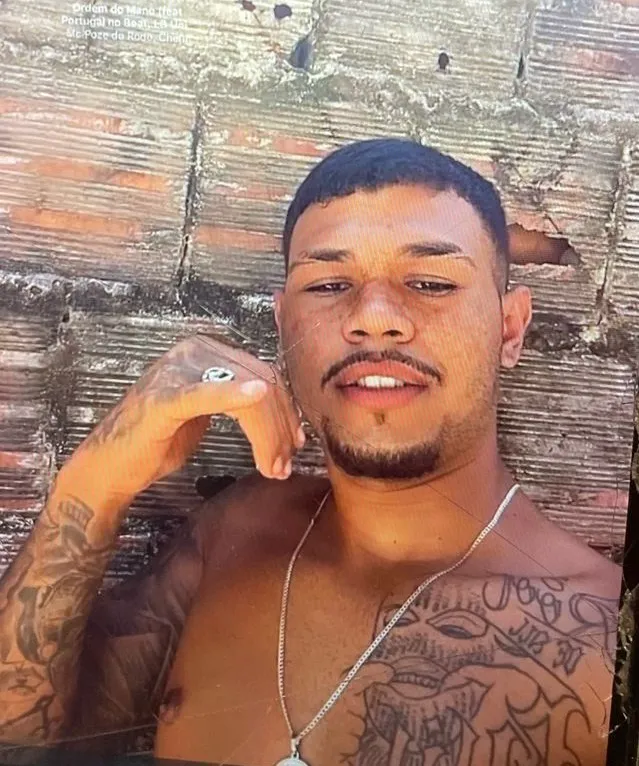 Jovem que tentava sair de facção criminosa é morto a tiros na porta de casa