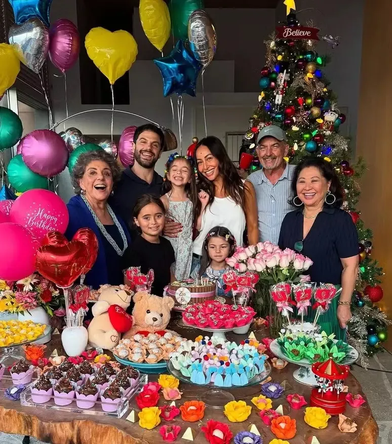 Sabrina Sato e Duda Nagle se reúnem para celebrar aniversário de 6 anos da filha Zoe