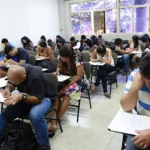 Estudantes fazem a prova do Enade neste domingo