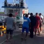 Princípio de incêndio é registrado em barco no Porto de Camocim, no litoral do Ceará