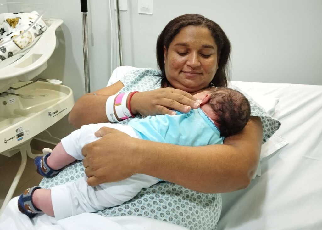 “Bebê gigante” de mais de 5 kg nasce em hospital de Quixeramobim, no Ceará