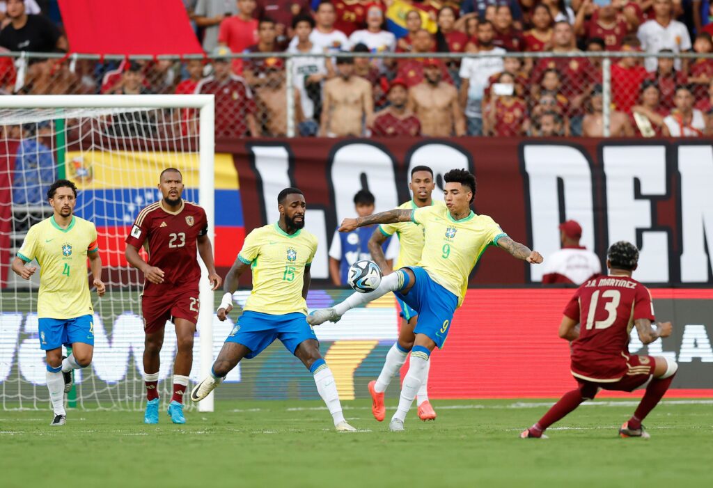 Brasil domina jogo, mas empata com a Venezuela nas Eliminatórias