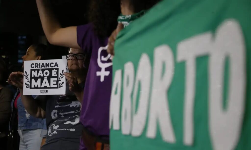 PEC do Aborto volta à pauta da CCJ da Câmara e pode ser votada nesta terça-feira