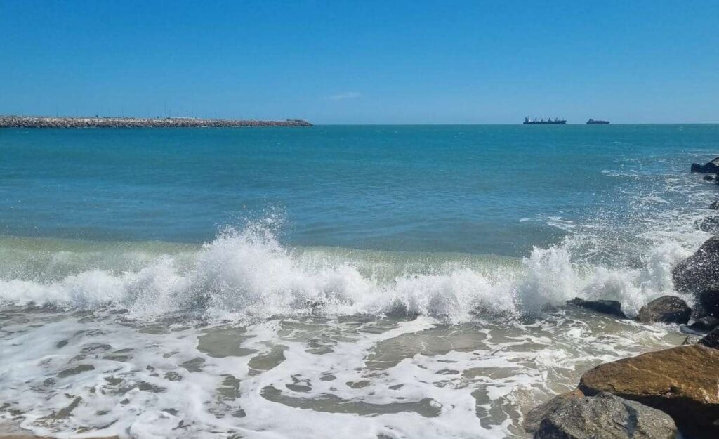 Fortaleza conta com 24 pontos de praias próprias para banho neste fim de semana