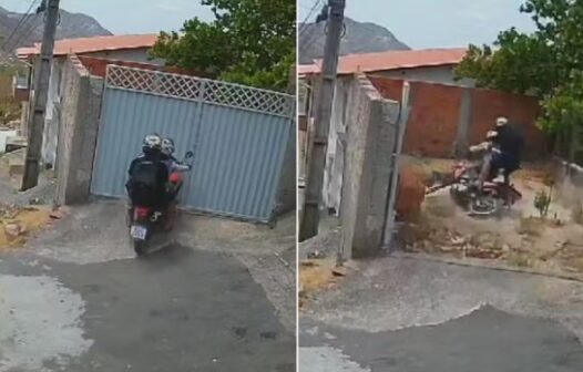 Mototaxista colide com portão para evitar queda em ladeira após motocicleta perder freio