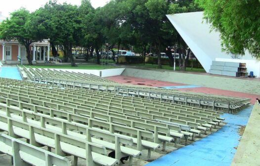 Conselho Universitário da UFC mantém homenagem ao fundador Antônio Martins Filho na Concha Acústica