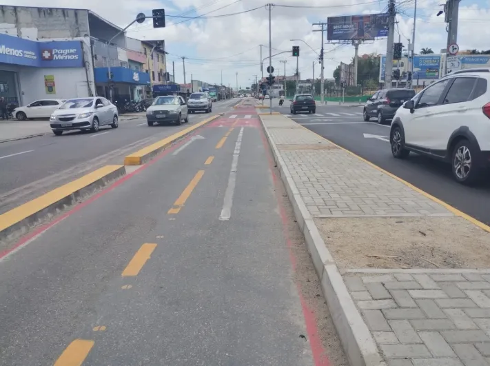 Prefeitura de Fortaleza finaliza alargamento da Avenida Carneiro de Mendonça com ciclovia e melhorias viárias