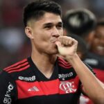 Luiz Araújo treina normalmente no campo e pode reforçar o Flamengo na final da Copa do Brasil