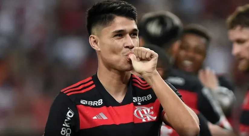 Luiz Araújo treina normalmente no campo e pode reforçar o Flamengo na final da Copa do Brasil