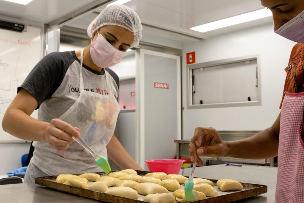 Inscrições abertas para cursos gratuitos de confeitaria e panificação em Fortaleza