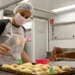 Inscrições abertas para cursos gratuitos de confeitaria e panificação em Fortaleza