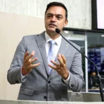 Fernando Santana desiste de candidatura à presidência da Alece