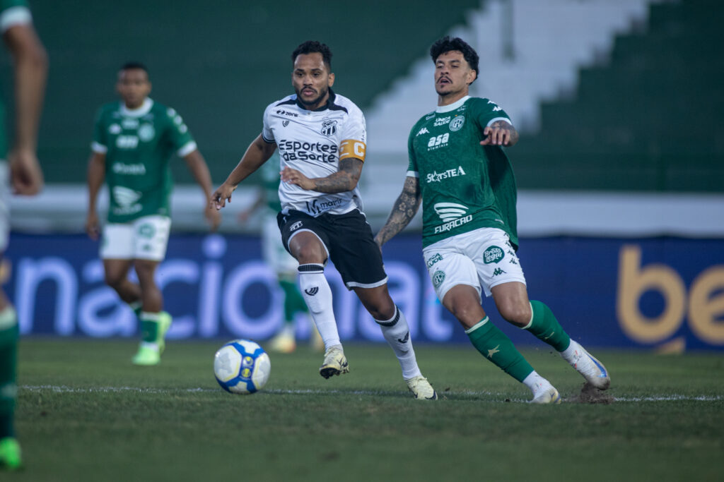 Elenco do Ceará celebra acesso para a Série A