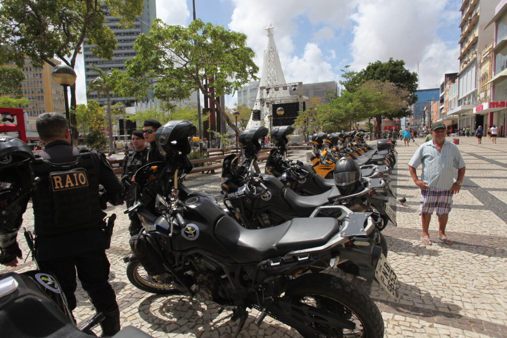 Mais de 240 policiais atuarão por dia nas ruas do Centro de Fortaleza no fim do ano