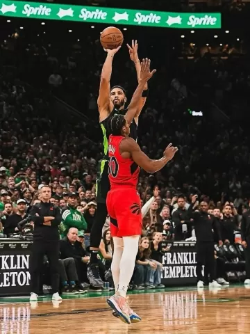 Tatum acerta arremesso de 3 a 0,4 segundo do fim da prorrogação, e Celtics vencem Raptors