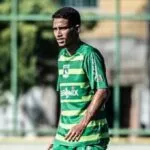 Jogador de futebol amador morre após passar mal em jogo