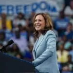 Kamala Harris telefona para Trump e defende transferência pacífica de poder