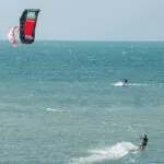 Barra do Ceará se consolida como destino de kitesurf com revitalização e novos empregos