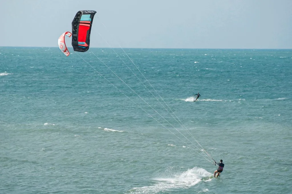 Barra do Ceará se consolida como destino de kitesurf com revitalização e novos empregos